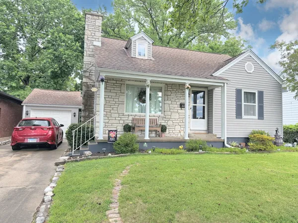 $169,000 | 210 South Laurel Avenue, Du Quoin, IL 62832