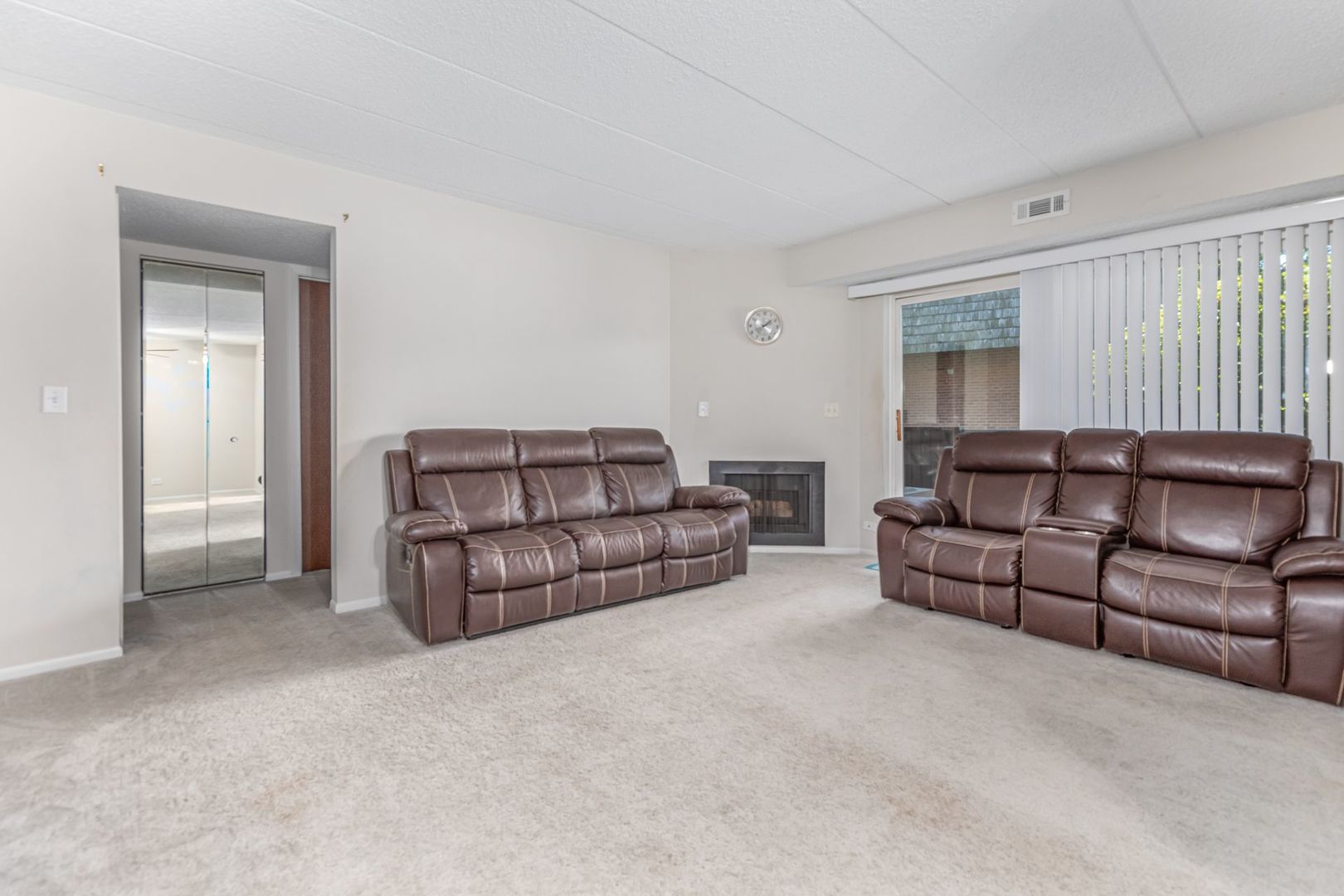 486 Timber Ridge Drive, Unit 102 Carol Stream, IL 60188 - Photo 7 of 23 a living room with furniture