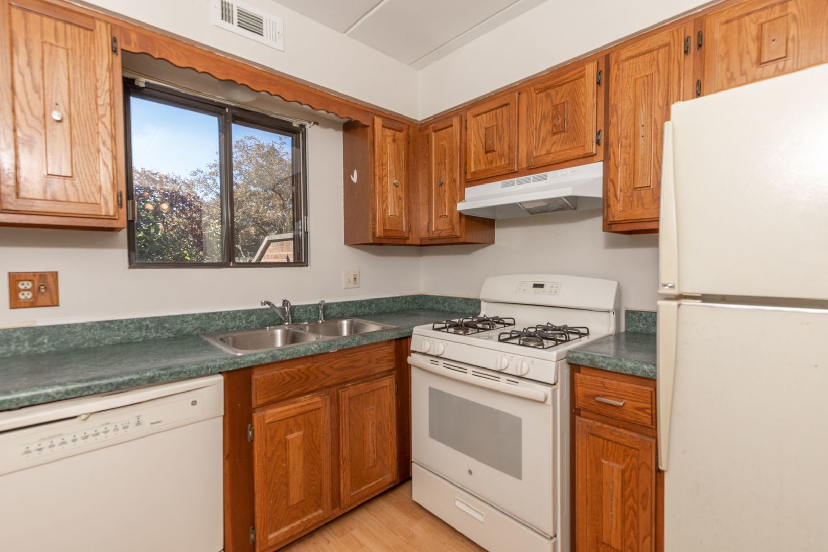 486 Timber Ridge Drive, Unit 102 Carol Stream, IL 60188 - Photo 10 of 23 a kitchen with a stove a sink and a refrigerator