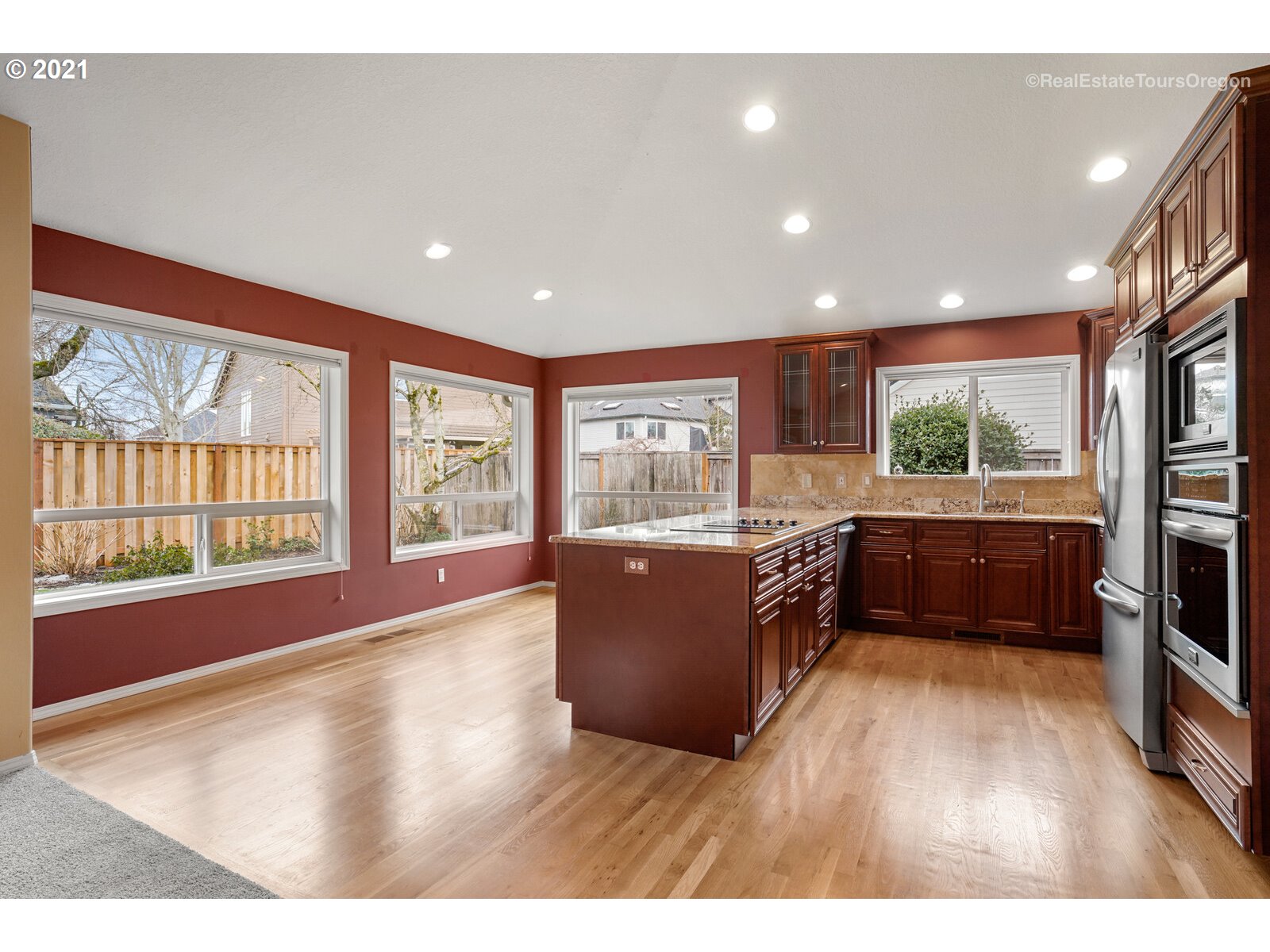28493 Southwest Meadows Loop Wilsonville, OR 97070 - Photo 8 of 32 Gallery Image 8