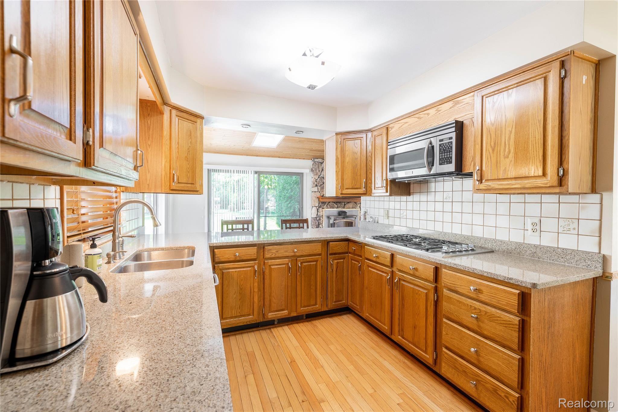 8653 Lake Road Grosse Ile, MI 48138 - Photo 11 of 34 8653 Lake Rd, Grosse Ile - Kitchen Open to Dining Space