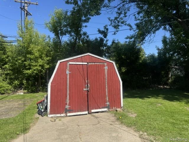 26648 Schoenherr Road Warren, MI 48089 - Photo 5 of 18