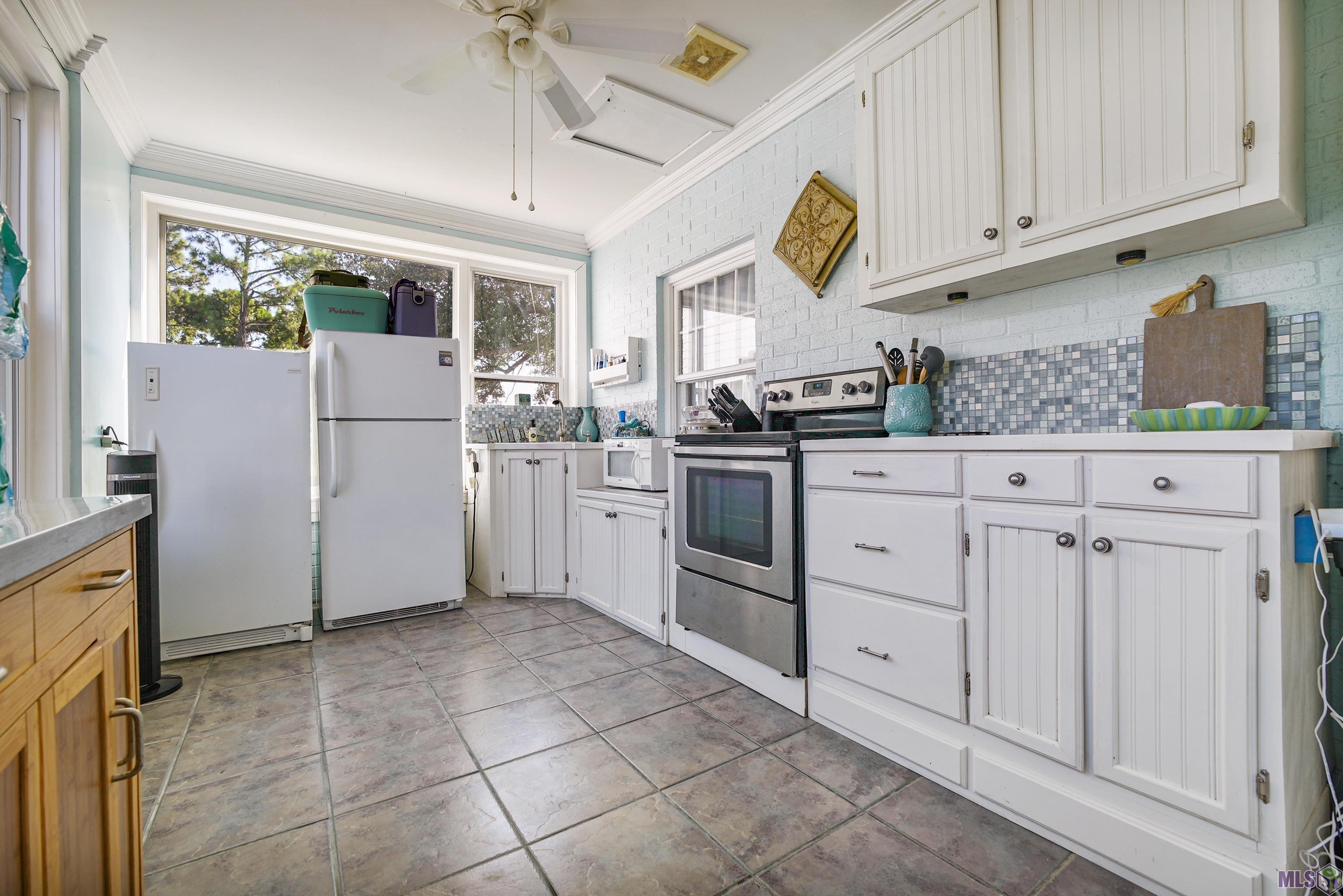720 Lefort Bypass Road Thibodaux, LA 70301 - Photo 41 of 50 Sunroom Kitchen
