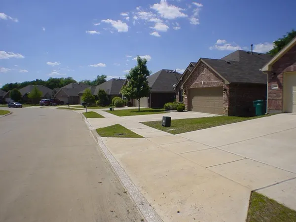 $1,995 | 209 Bird Creek Drive, Little Elm, TX 75068