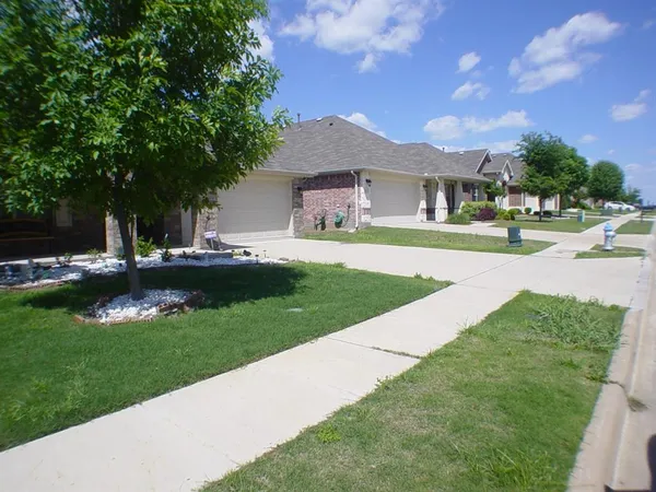 $1,995 | 209 Bird Creek Drive, Little Elm, TX 75068