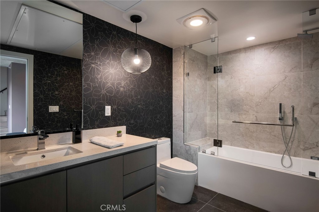 380 Cordova Street, Unit 409 Pasadena, CA 91101 - Photo 15 of 24 a bathroom with a sink and a mirror