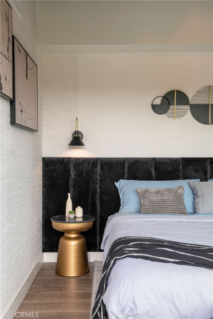 380 Cordova Street, Unit 409 Pasadena, CA 91101 - Photo 16 of 24 a bathroom with a sink and toilet