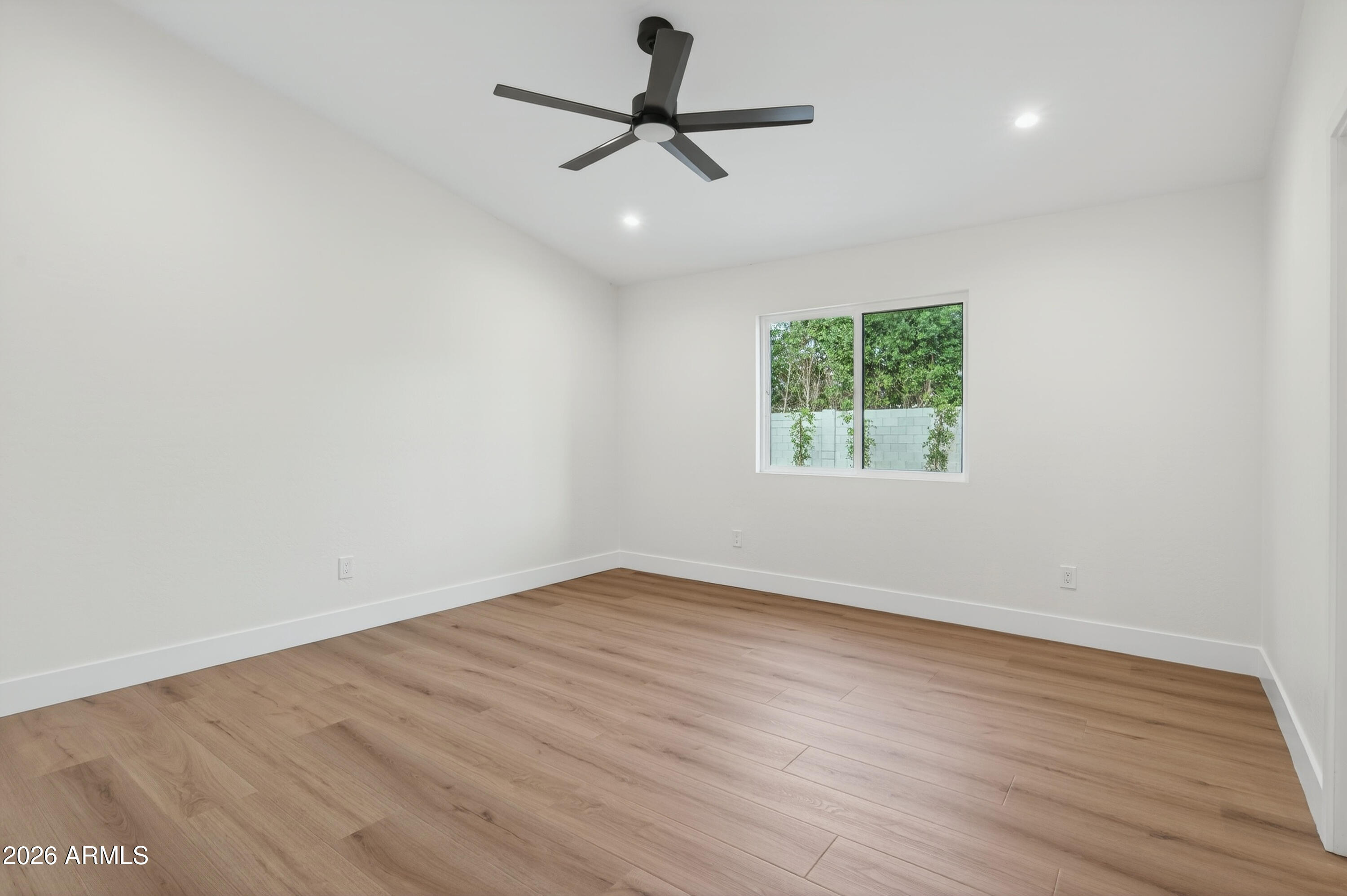 2432 West St Moritz Lane Phoenix, AZ 85023 - Photo 25 of 41 Primary Bedroom