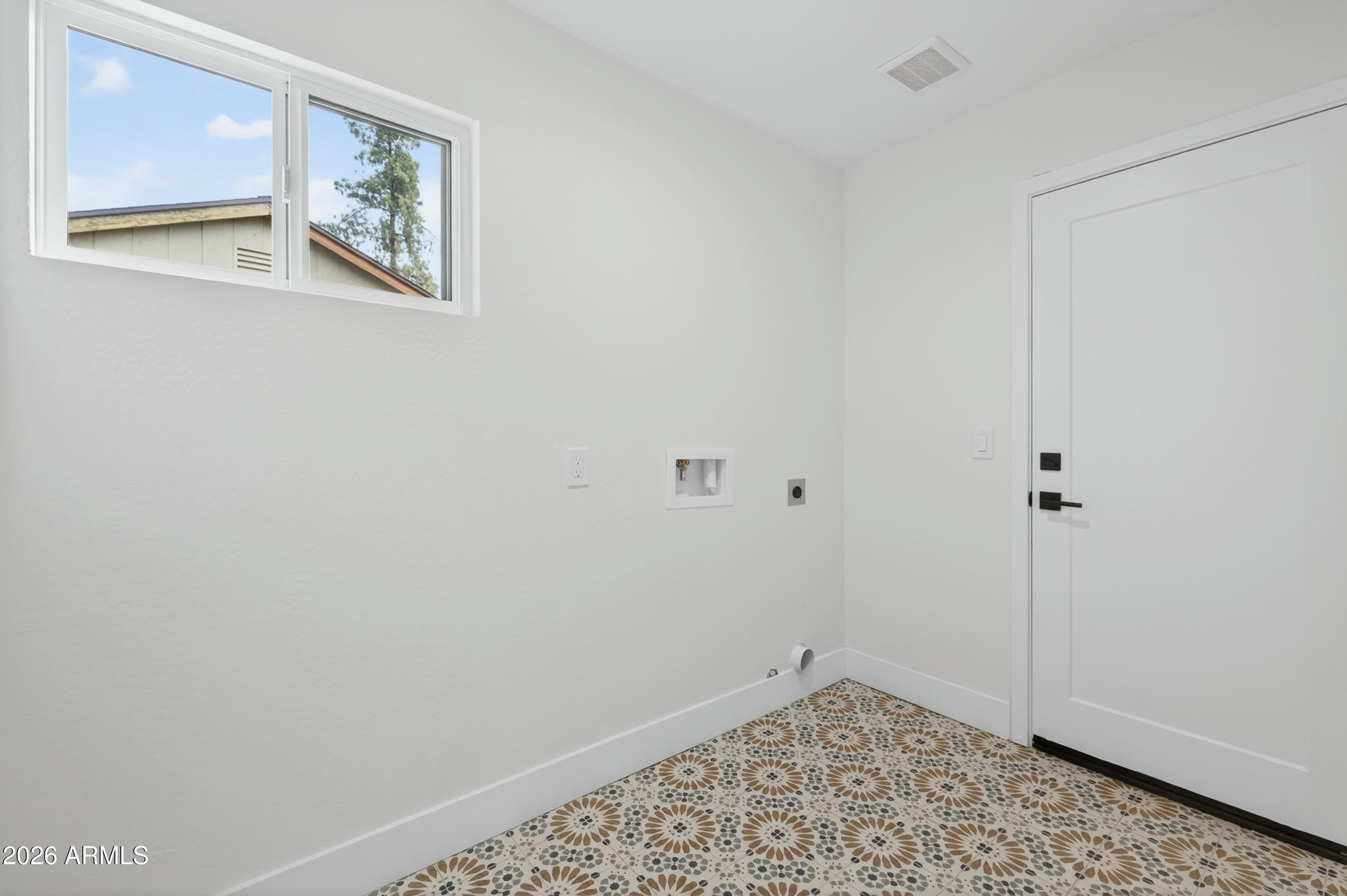 2432 West St Moritz Lane Phoenix, AZ 85023 - Photo 32 of 41 Laundry Room