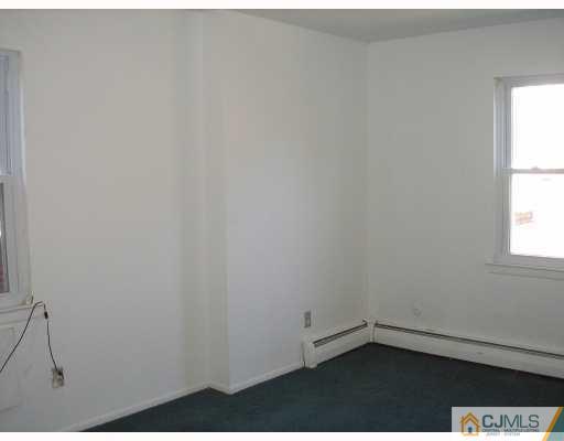 50 Fox Road, Unit 3B Edison, NJ 08817 - Photo 5 of 8 a view of an empty room and window