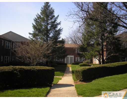 50 Fox Road, Unit 3B Edison, NJ 08817 - Photo 7 of 8 a view of a house with garden