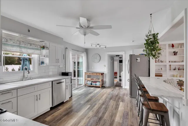 $589,000 | 18 Par Del Rio, Clifton Park, NY 12065