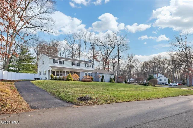 $589,000 | 18 Par Del Rio, Clifton Park, NY 12065