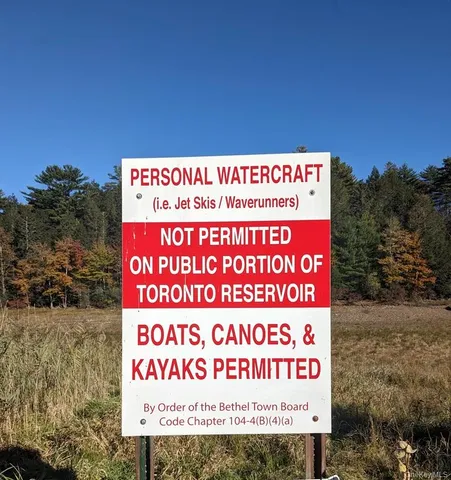 a sign on the wall of the park