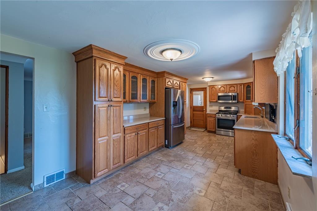 14201 Ridge Road North Huntingdon, PA 15642 - Photo 7 of 25
