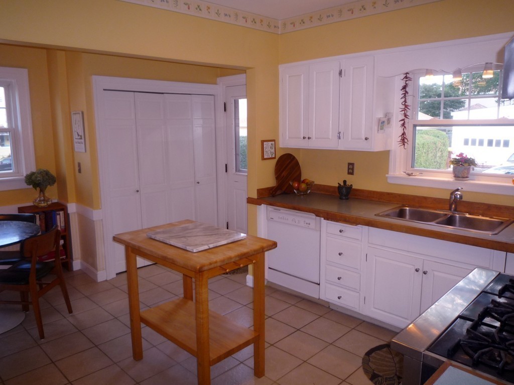 785 Madison Street Fall River, MA 02720 - Photo 12 of 27 Gallery Image 12