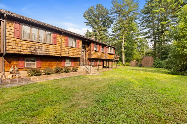 a view of a house with a yard
