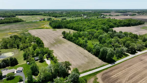 450 East S Road, Laotto, IN 46763