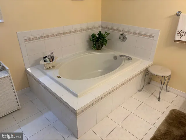 $949,999 | 4 Jeana Court, Monroe Township, NJ 08831