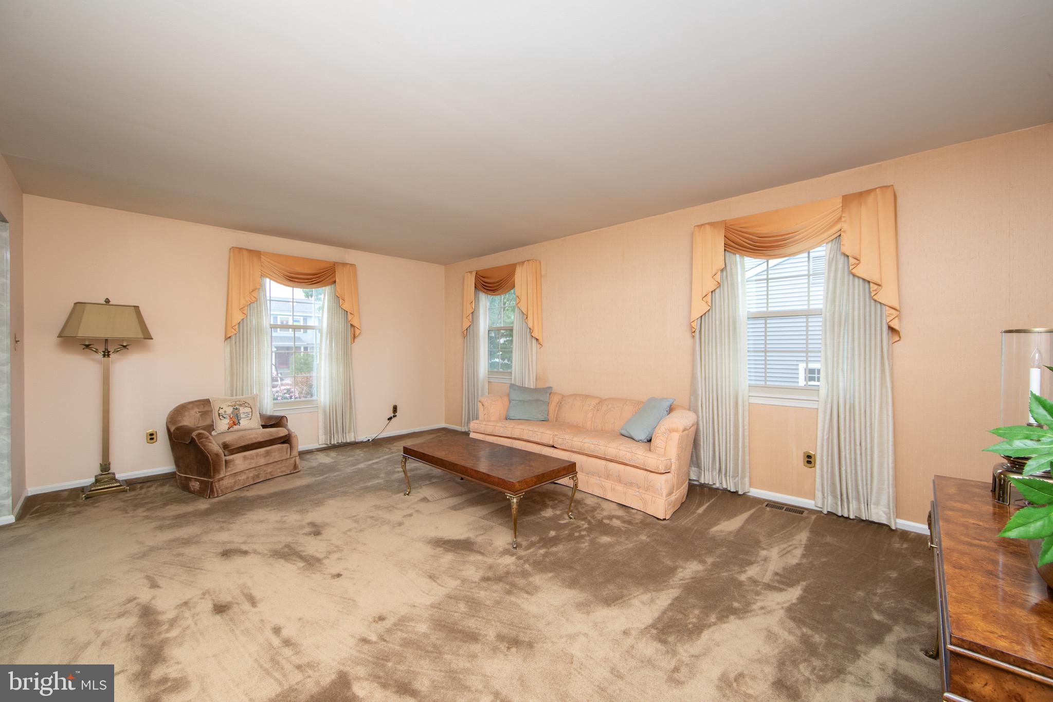 26 Utica Road Marlton, NJ 08053 - Photo 4 of 40 LIving Room