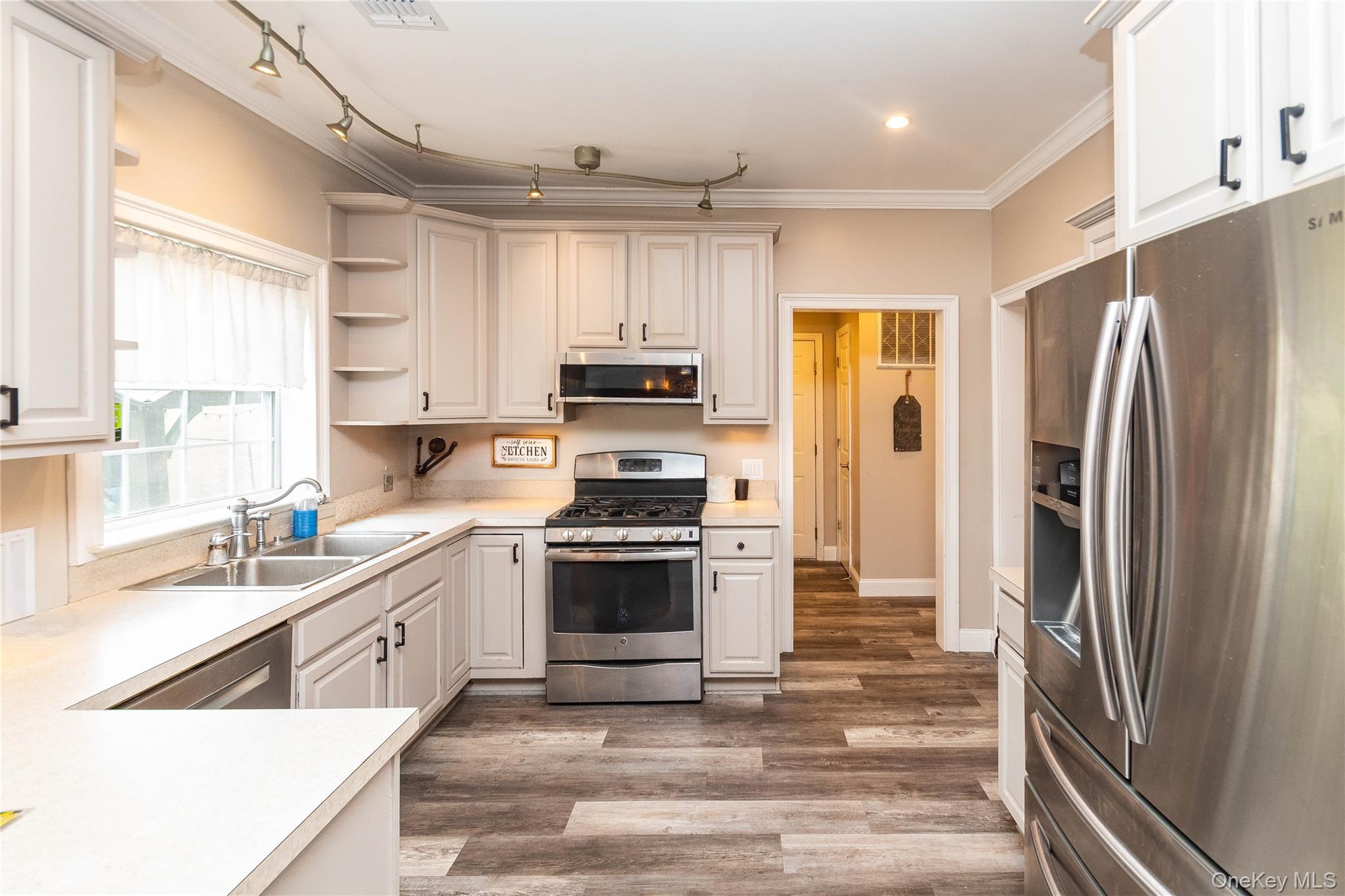 1 Starlight Path Wallkill, NY 12589 - Photo 9 of 33 Kitchen