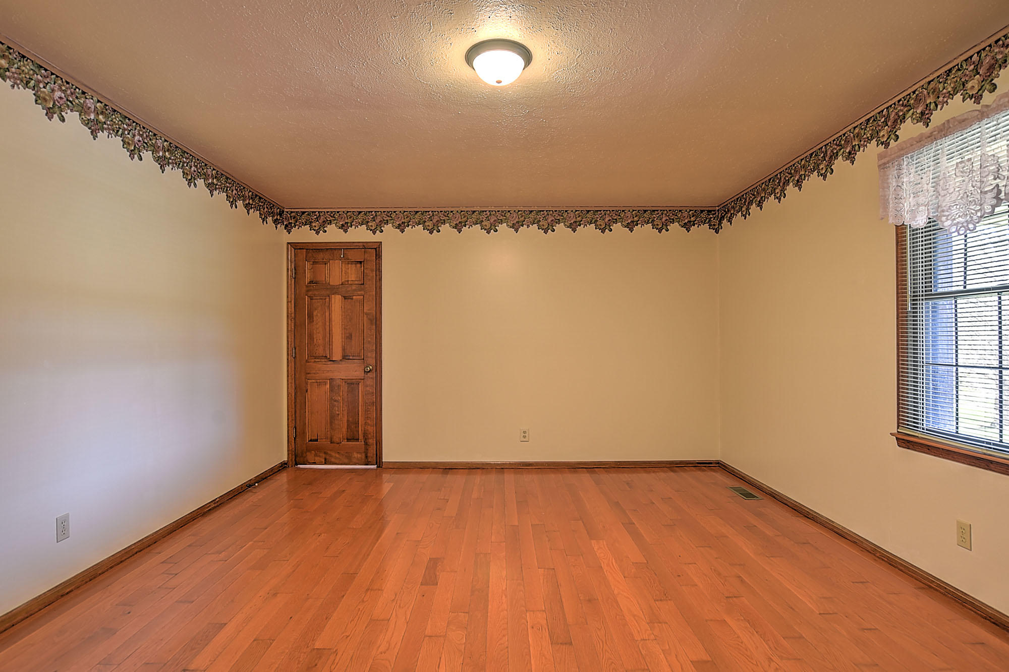 5195 Reedy Creek Road Bristol, VA 24202 - Photo 23 of 37 5195 Reedy Creek-28