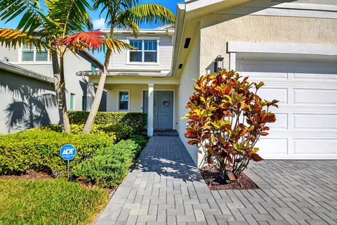 $635,000 | 6613 Pointe Of Woods Drive, West Palm Beach, FL 33413