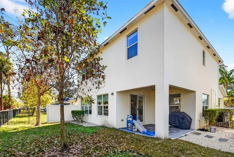 $635,000 | 6613 Pointe Of Woods Drive, West Palm Beach, FL 33413