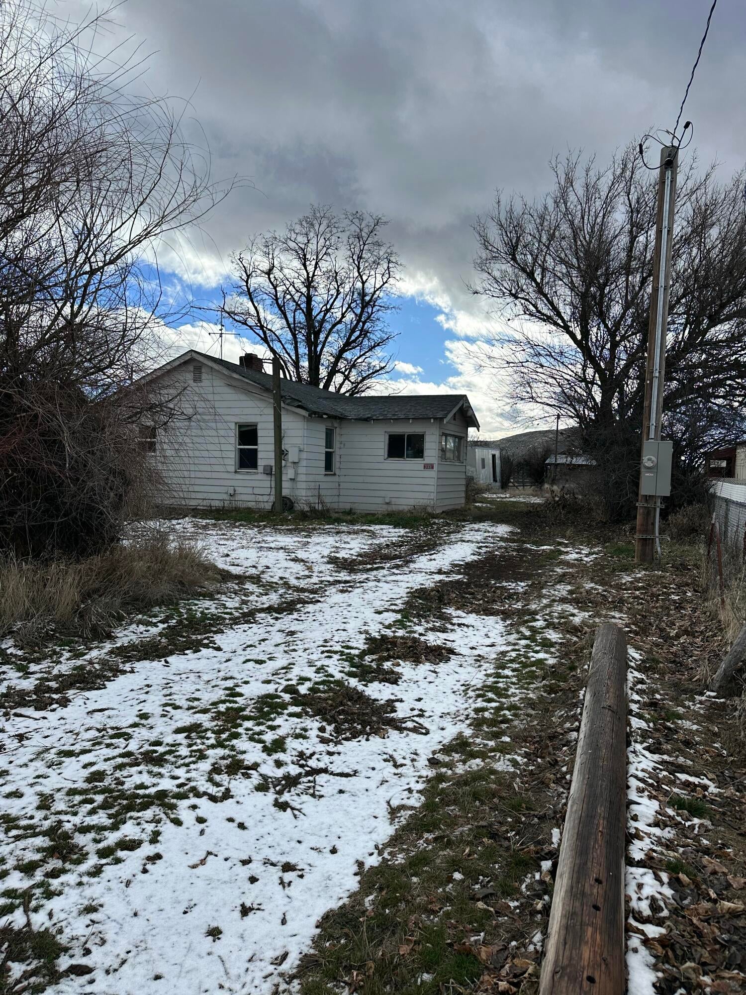 1220 Joe Wright Road Klamath Falls, OR 97603 - Photo 2 of 15 IMG_3992
