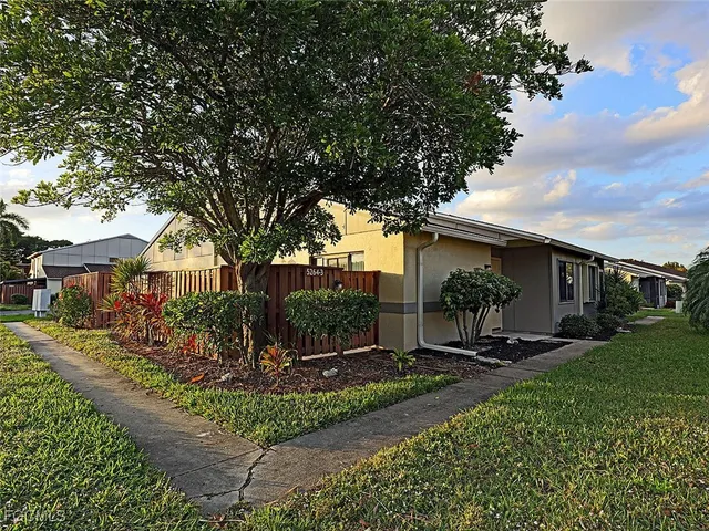 $1,299 | 5264 Cedarbend Drive, Unit 3, Fort Myers, FL 33919