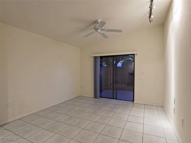 $1,299 | 5264 Cedarbend Drive, Unit 3, Fort Myers, FL 33919