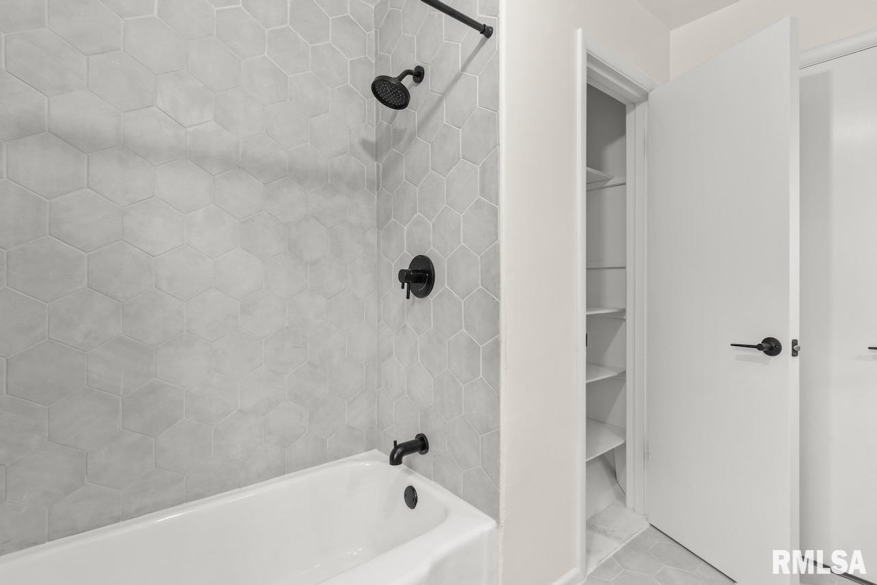 4406 West Middle Road Peoria, IL 61607 - Photo 17 of 32