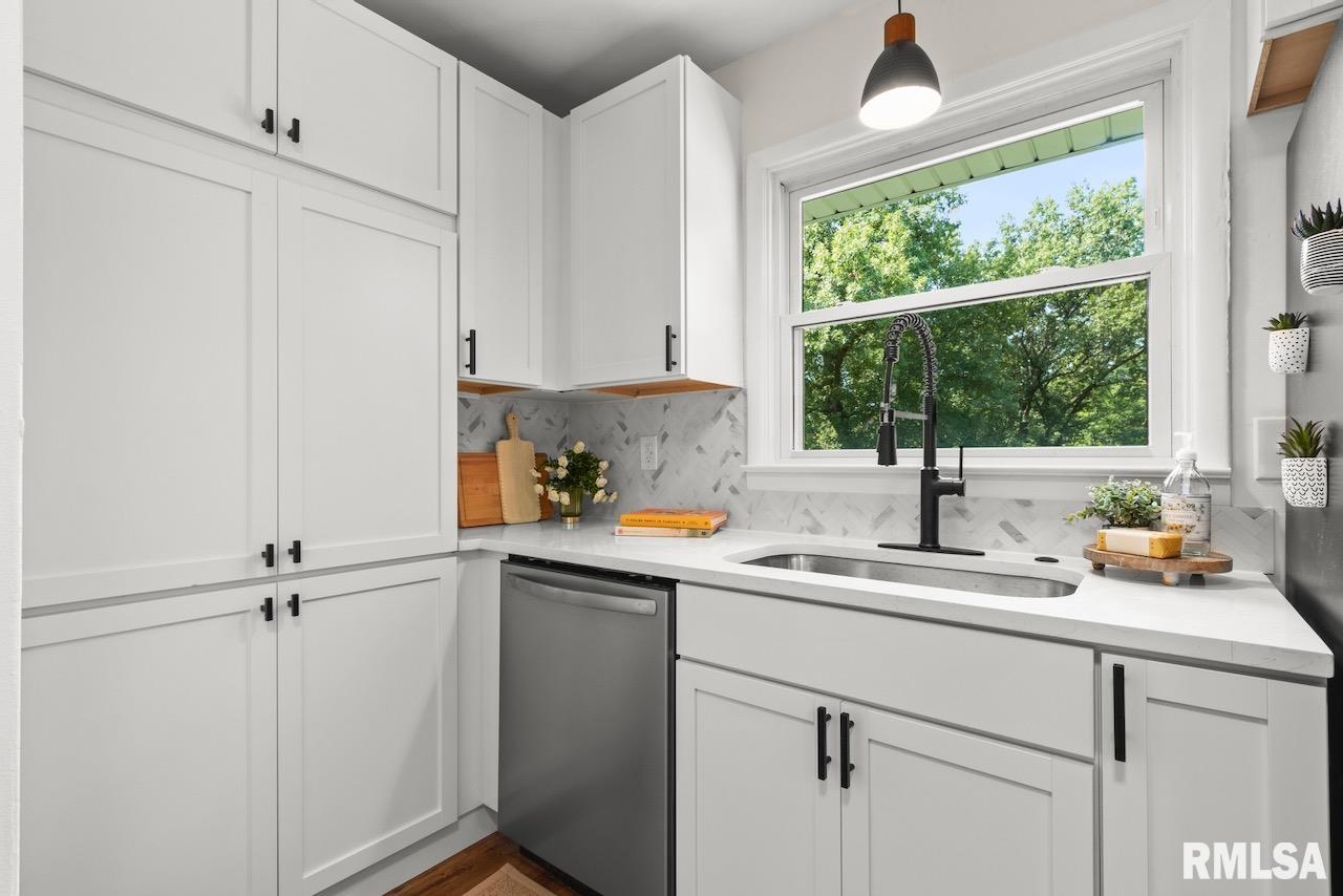 4406 West Middle Road Peoria, IL 61607 - Photo 10 of 32