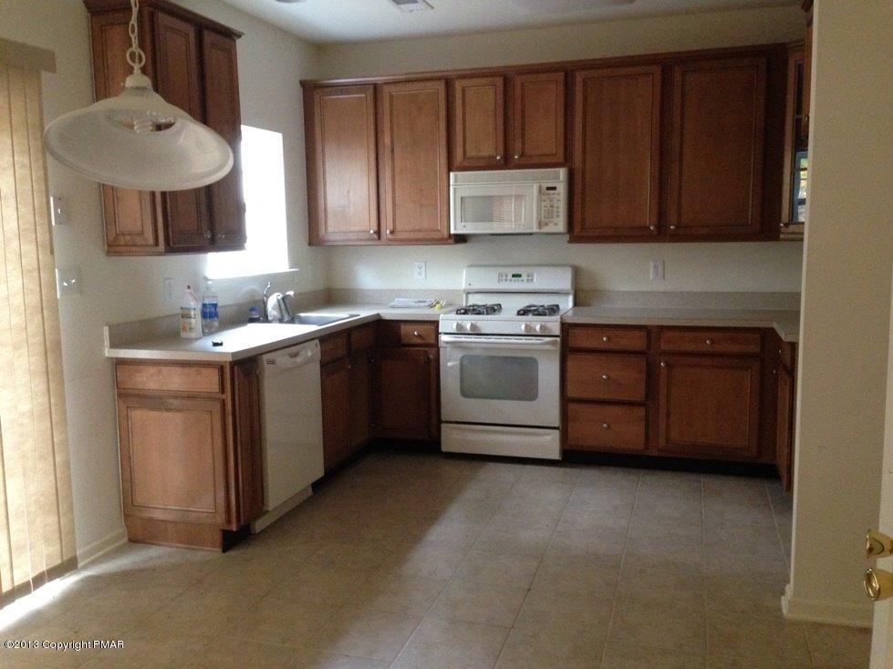 3114 Carnforth Drive Bushkill, PA 18324 - Photo 7 of 15 Kitchen