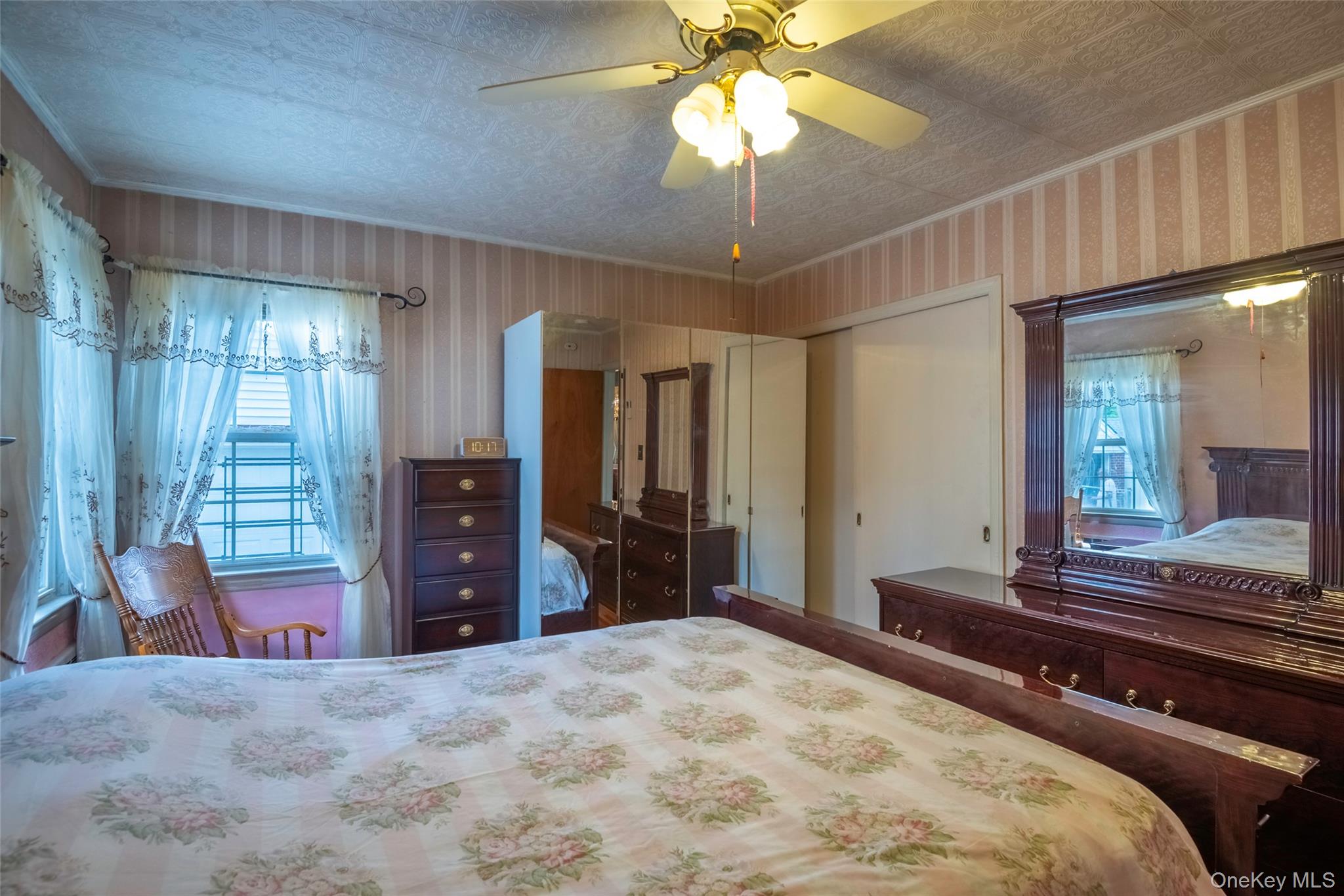 244-31 86th Road Queens, NY 11426 - Photo 11 of 32
