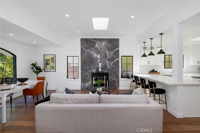 $2,195,000 | 543 North Gardner Street, Los Angeles, CA 90036