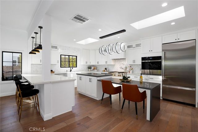 $2,195,000 | 543 North Gardner Street, Los Angeles, CA 90036