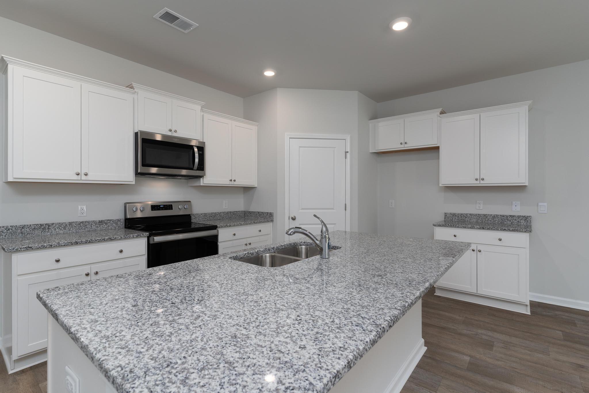 162 William Clark Boulevard Santee, SC 29142 - Photo 5 of 44 20240316091312355540000000-o