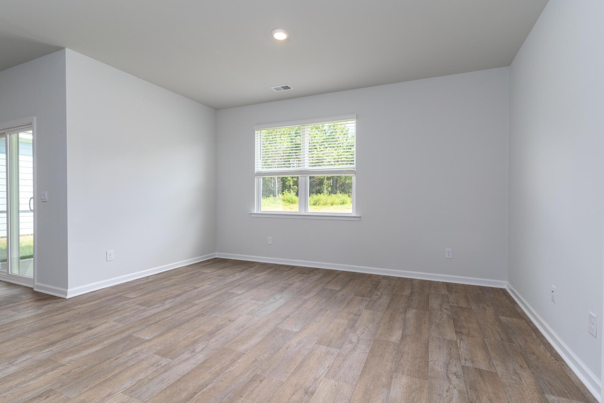 162 William Clark Boulevard Santee, SC 29142 - Photo 10 of 44 20240316091319007804000000-o