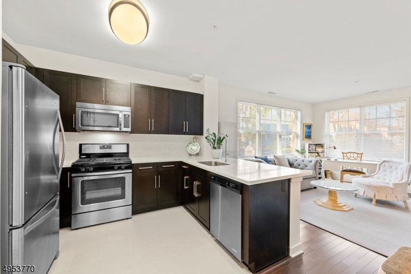 39 Green Village Road, Unit 205 Madison, NJ 07940 - Photo 3 of 8