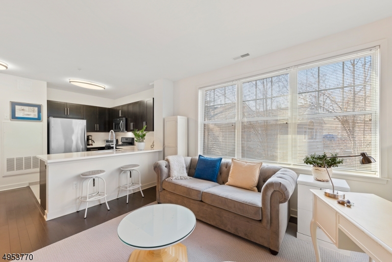 39 Green Village Road, Unit 205 Madison, NJ 07940 - Photo 5 of 8