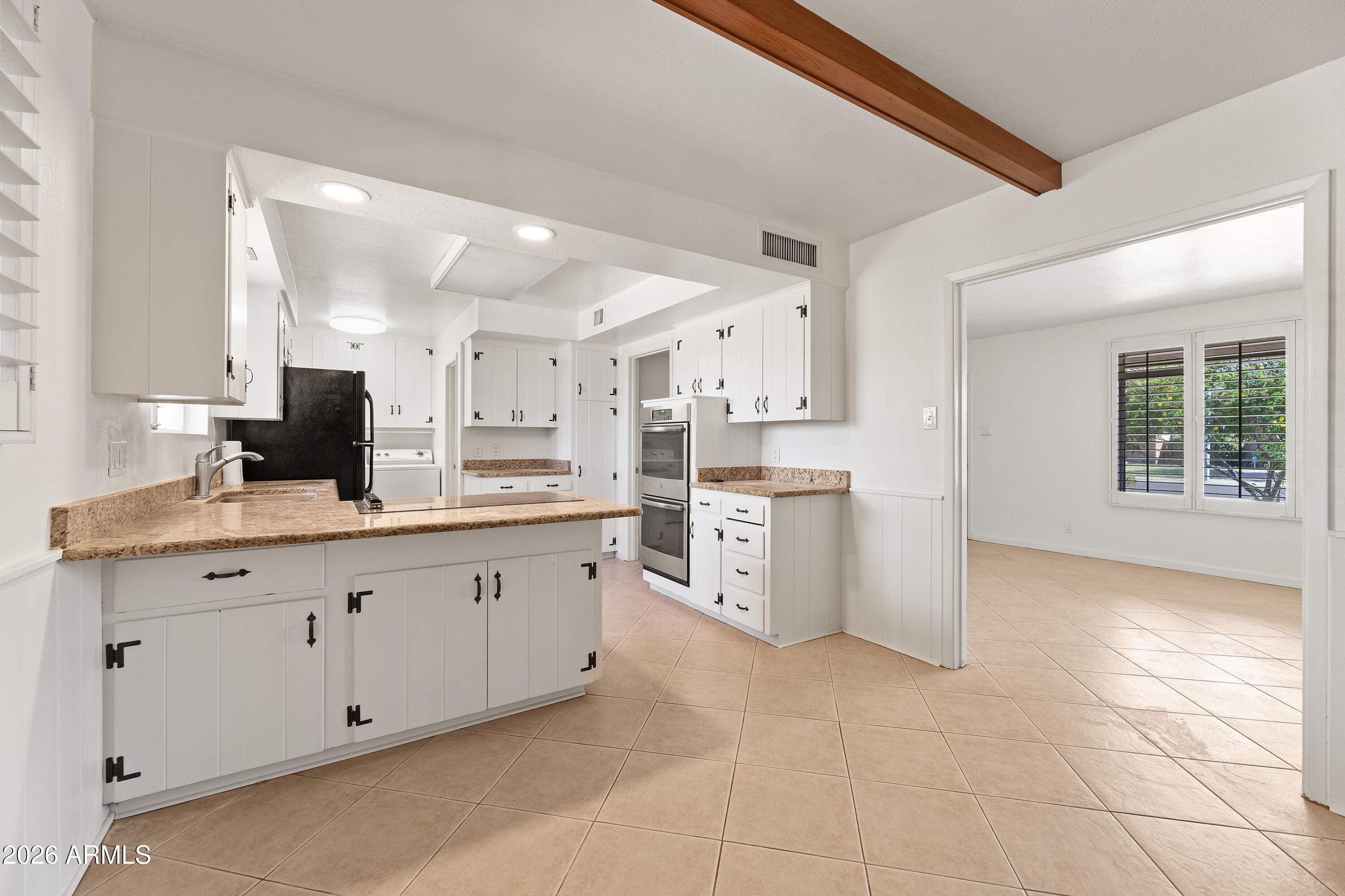 8520 East Roma Avenue Scottsdale, AZ 85251 - Photo 12 of 38 7D3A6912