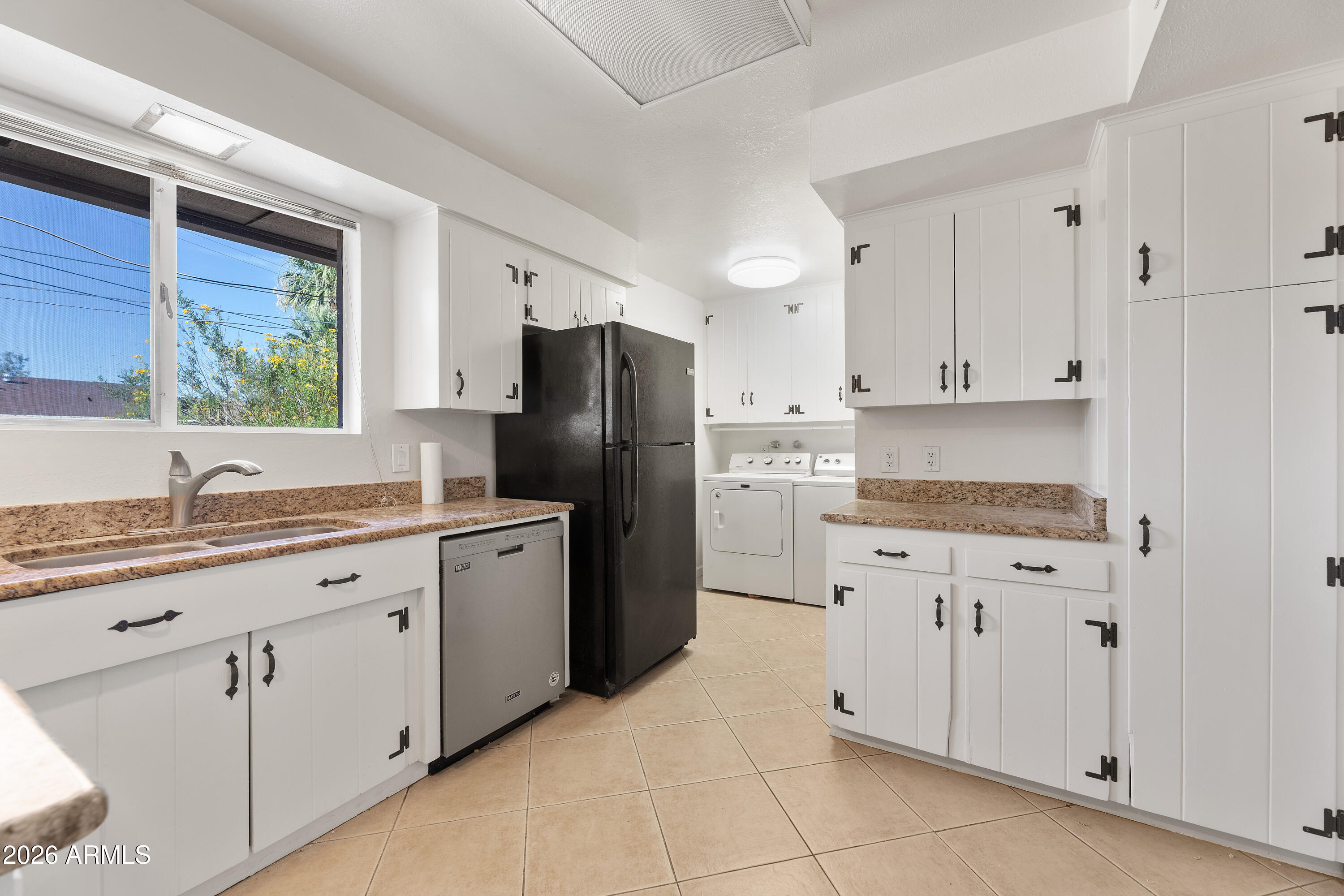 8520 East Roma Avenue Scottsdale, AZ 85251 - Photo 13 of 38 7D3A6917