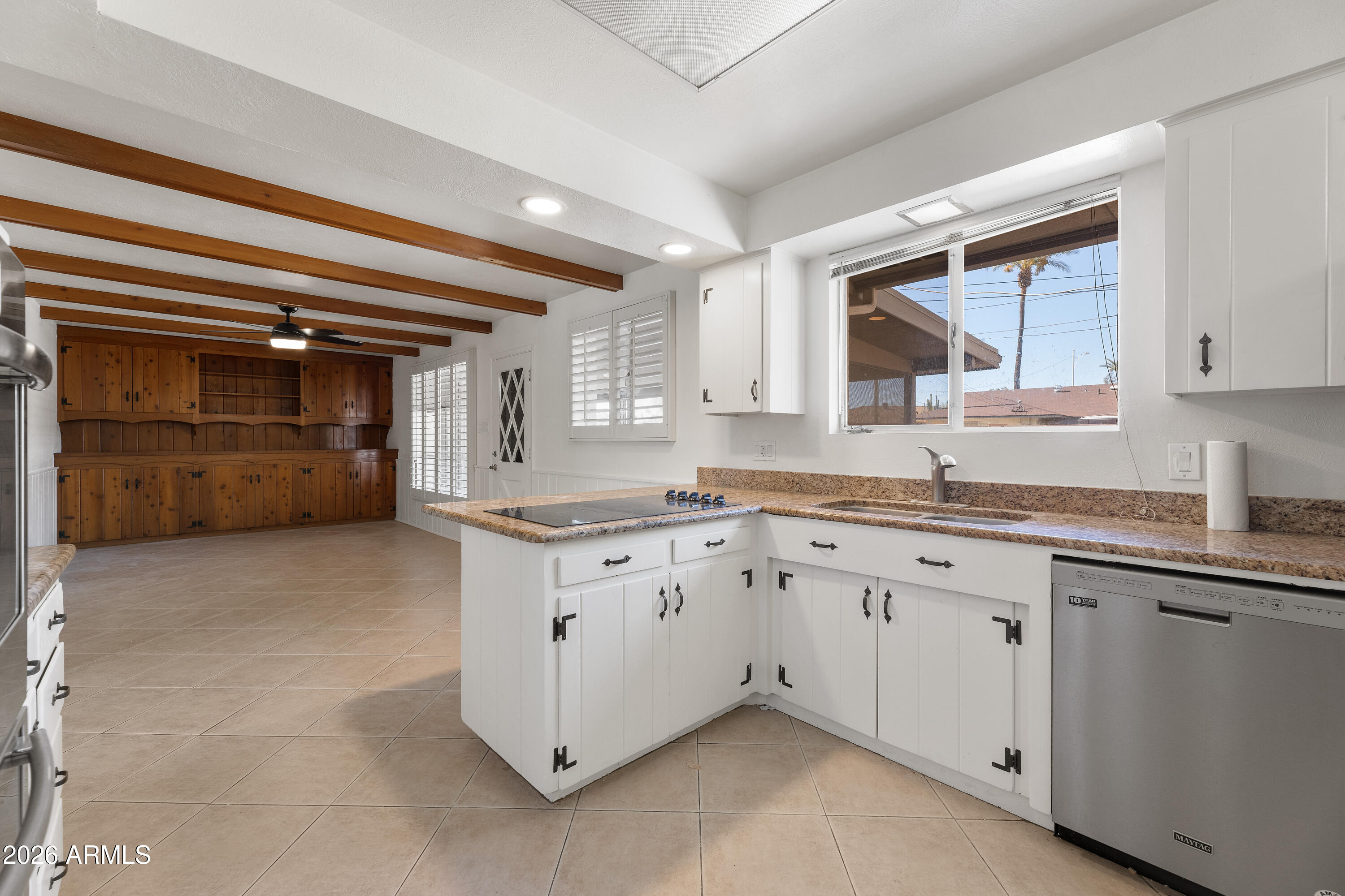 8520 East Roma Avenue Scottsdale, AZ 85251 - Photo 14 of 38 7D3A6927