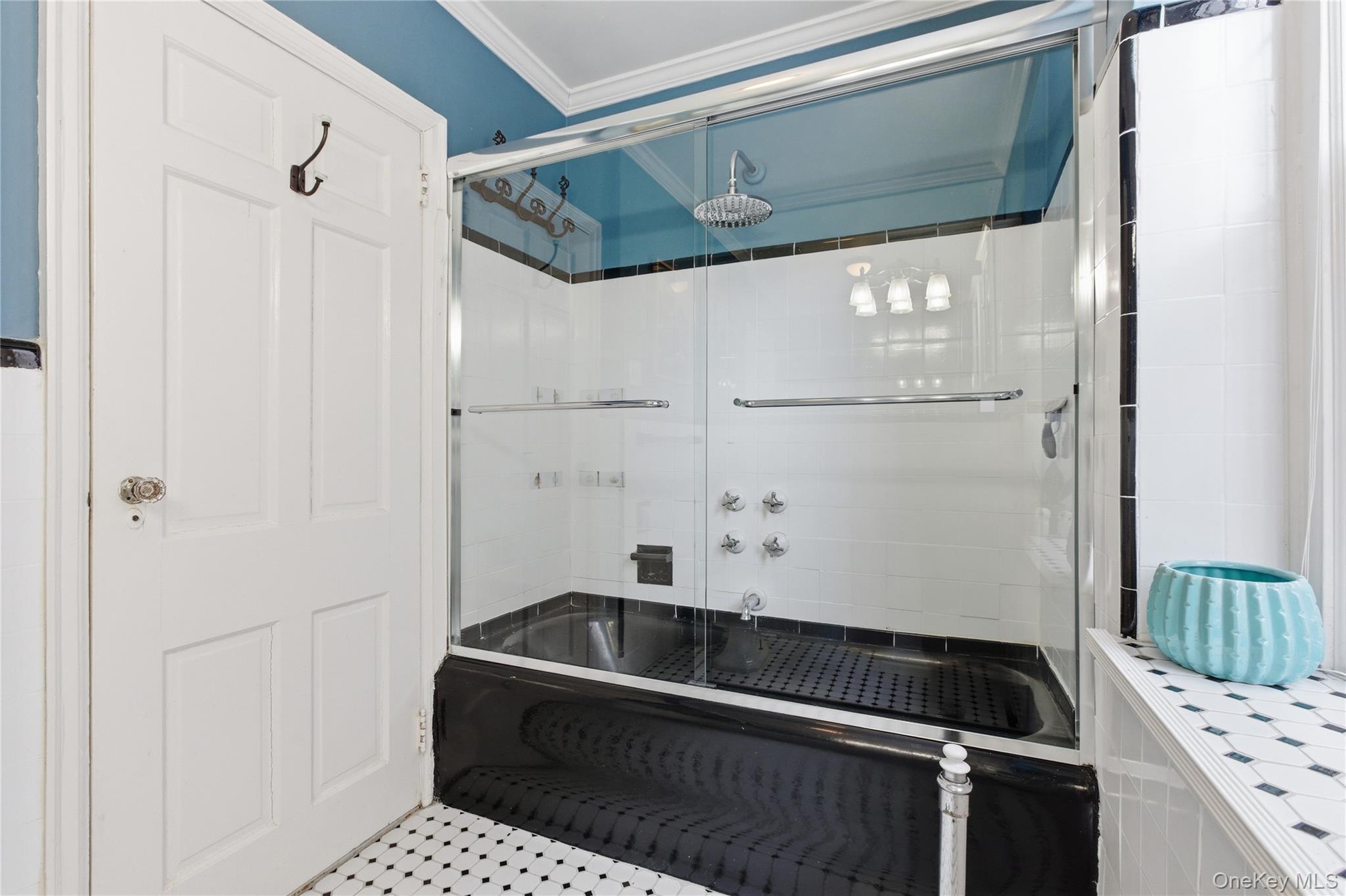 270 Bronxville Road, Unit B22 Bronxville, NY 10708 - Photo 18 of 23 spacious pre war bathroom
