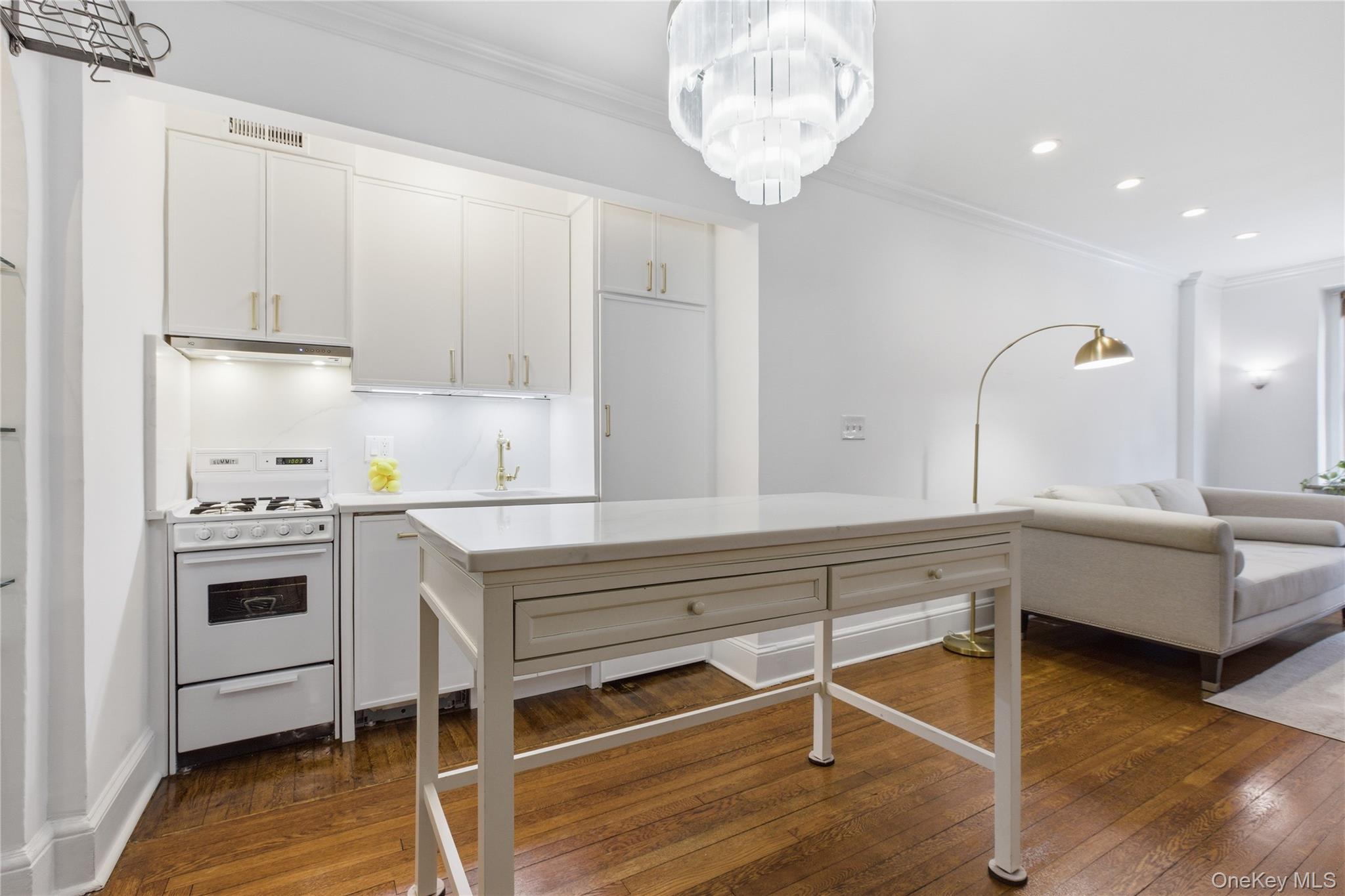 270 Bronxville Road, Unit B22 Bronxville, NY 10708 - Photo 7 of 23 Brand new kitchen