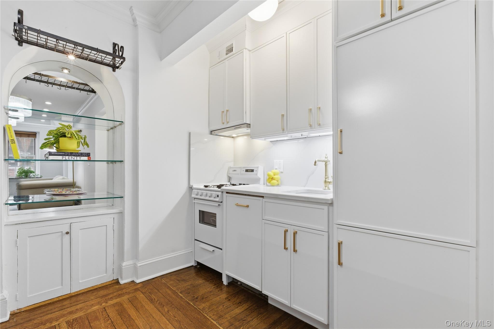 270 Bronxville Road, Unit B22 Bronxville, NY 10708 - Photo 8 of 23 Lovely crisp new kitchen with built in's