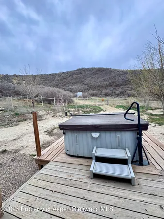 a view of sitting space with city view