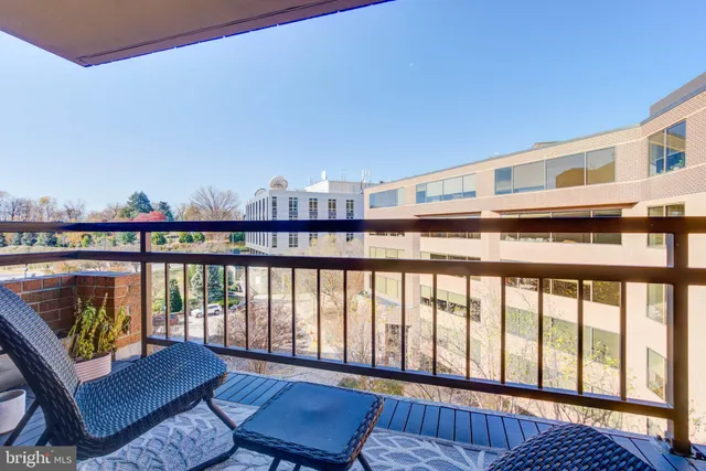 $2,700 | 2111 Wisconsin Avenue Northwest, Unit 608, Washington, DC 20007