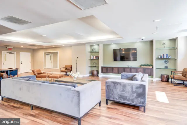 $2,700 | 2111 Wisconsin Avenue Northwest, Unit 608, Washington, DC 20007